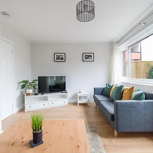 Charming 3-bed House In Holiday home