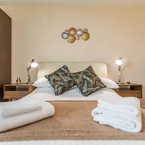 Apartment Raleigh Penthouse, Luxury With Balcony And Parking